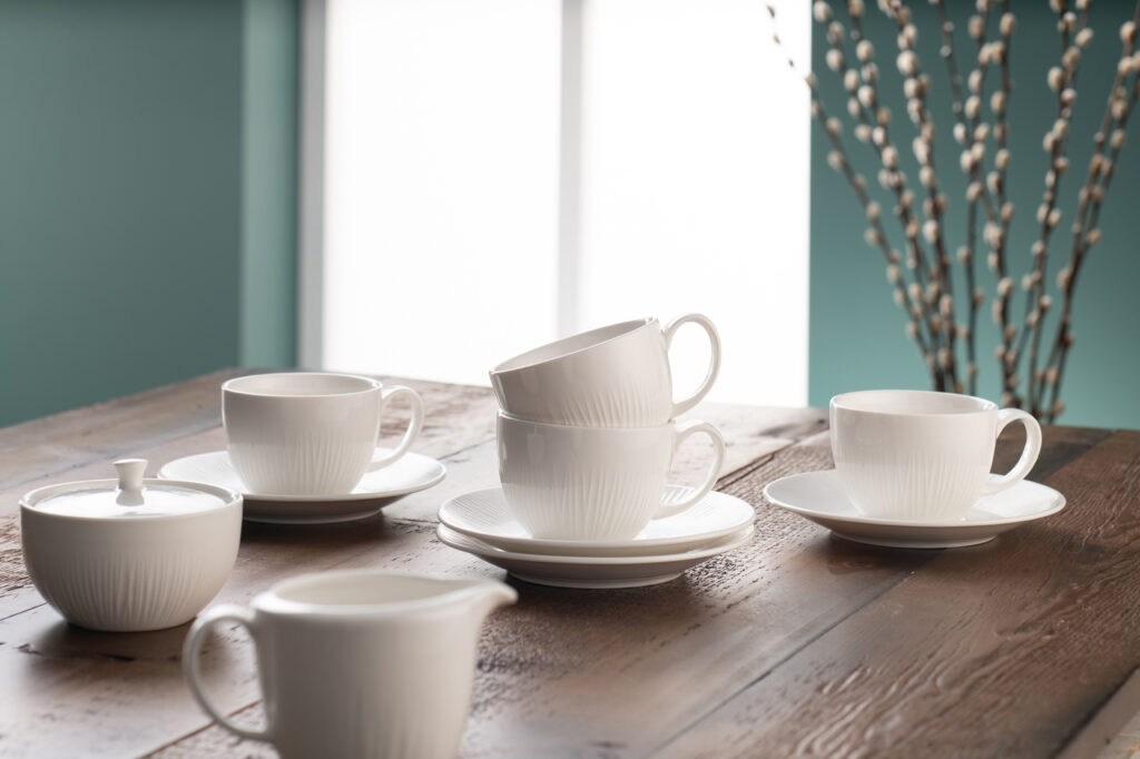 Belleek Erne Set of 4 Teacups & Saucers - Image 2