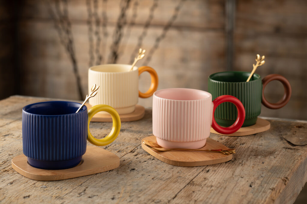Belleek Hula Mug and Bamboo Tray - Image 2
